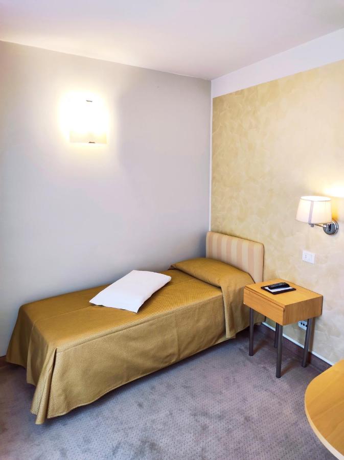 Hotel Dependance Silvestro Гарда Экстерьер фото