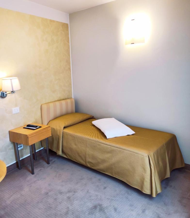 Hotel Dependance Silvestro Гарда Экстерьер фото