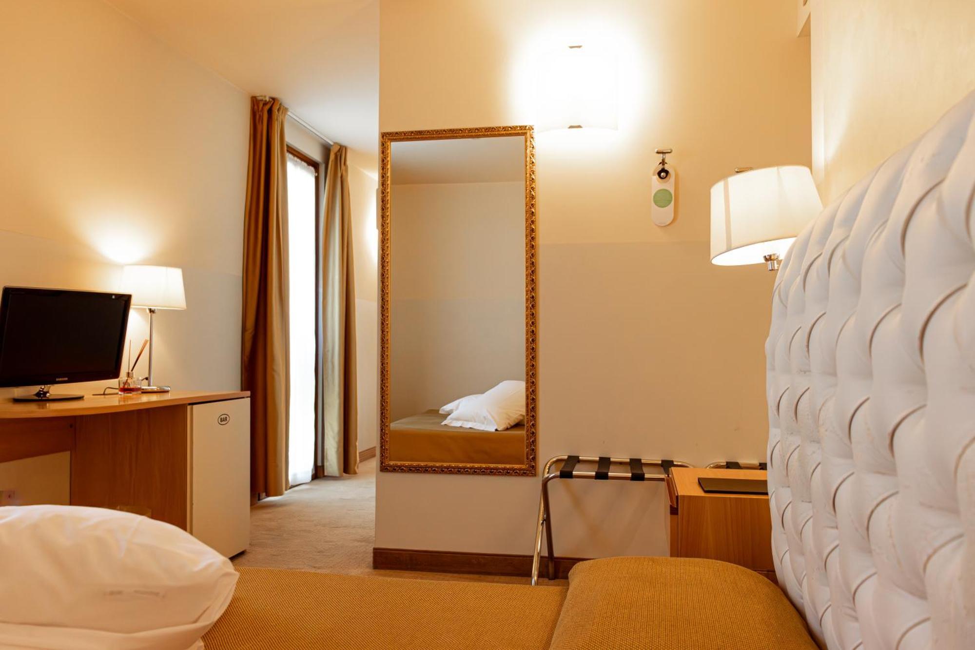 Hotel Dependance Silvestro Гарда Экстерьер фото