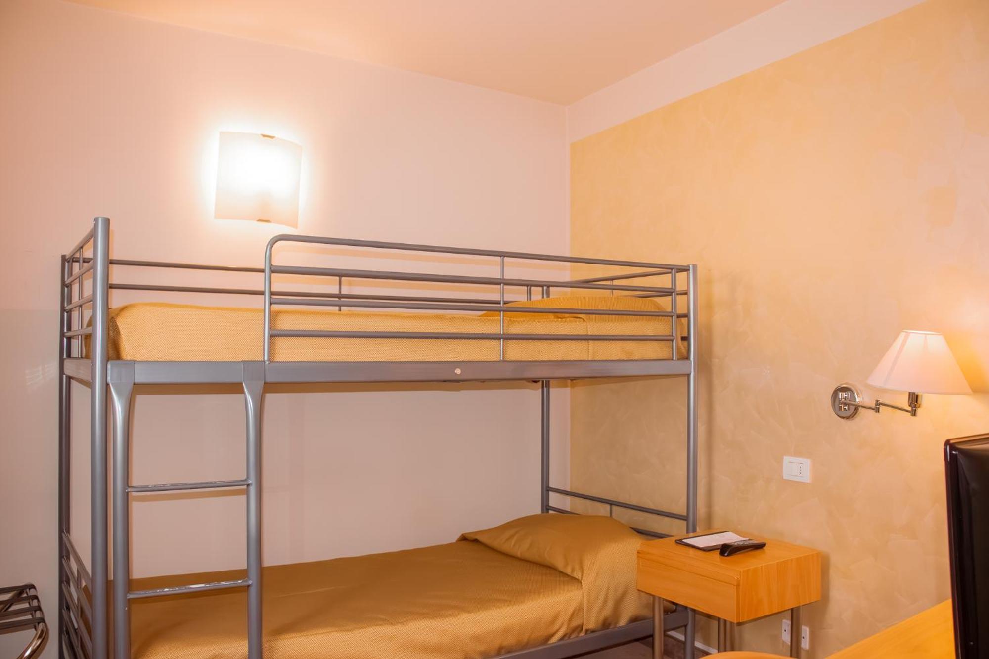 Hotel Dependance Silvestro Гарда Экстерьер фото