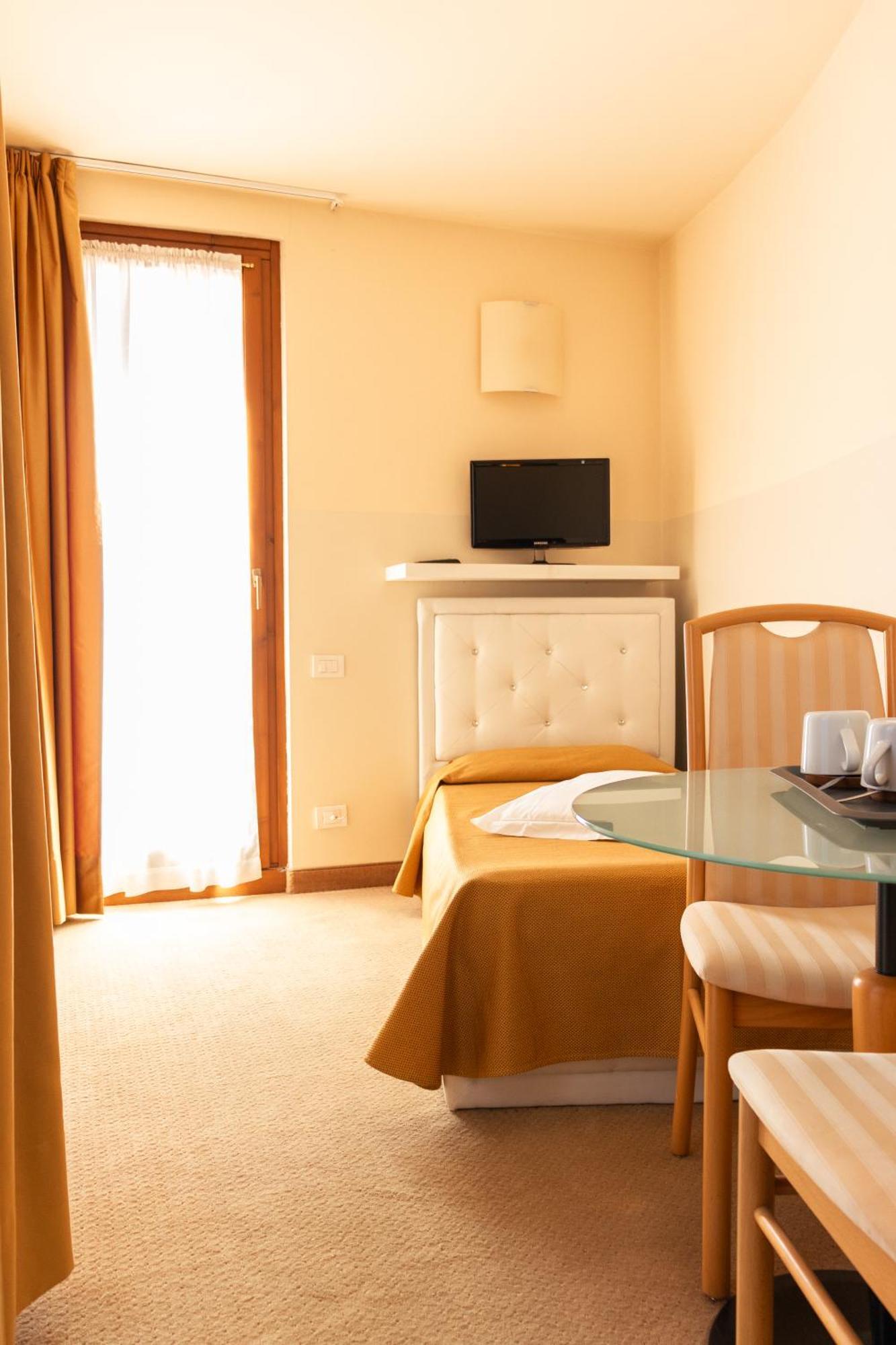 Hotel Dependance Silvestro Гарда Экстерьер фото