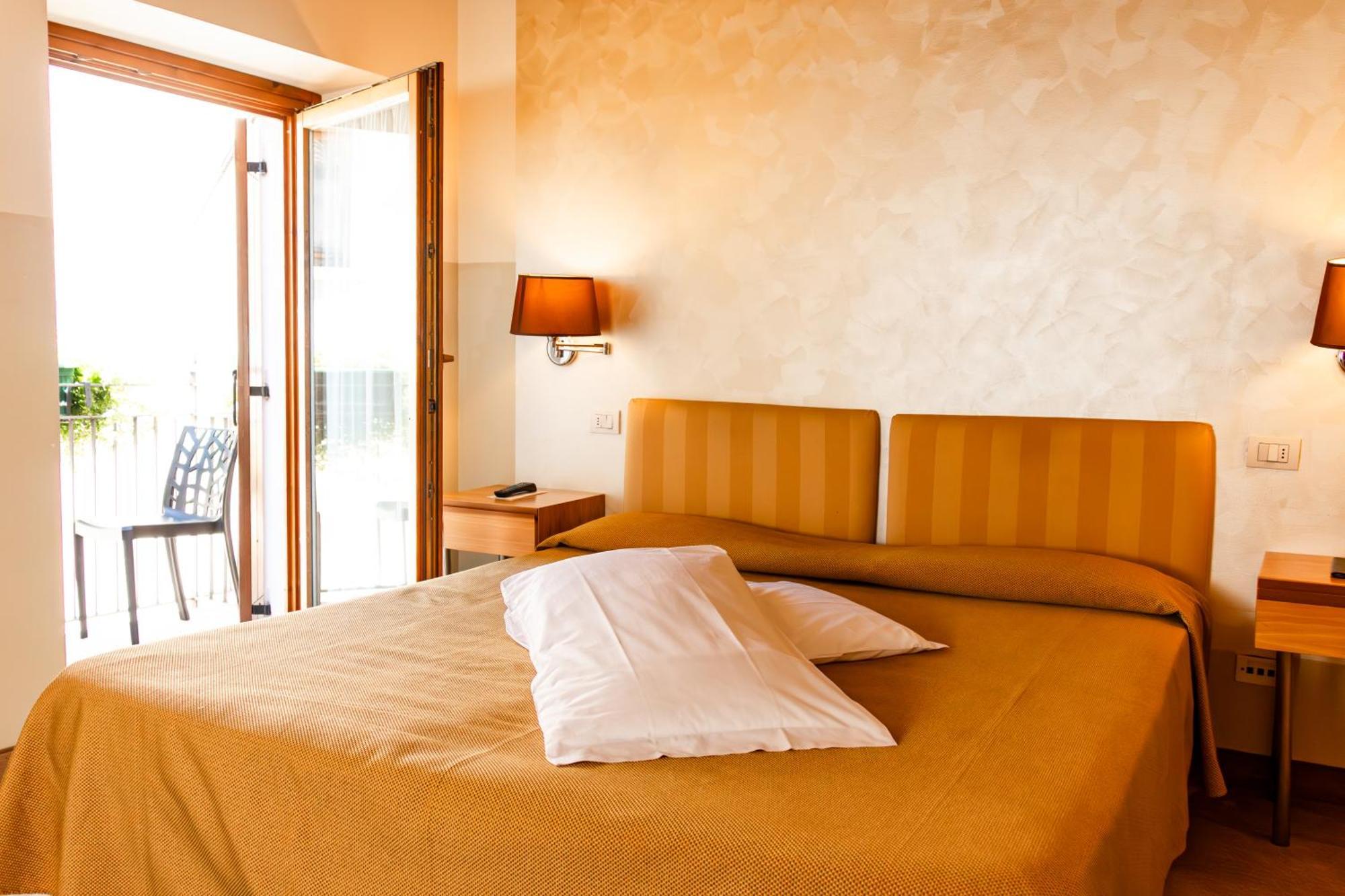 Hotel Dependance Silvestro Гарда Экстерьер фото