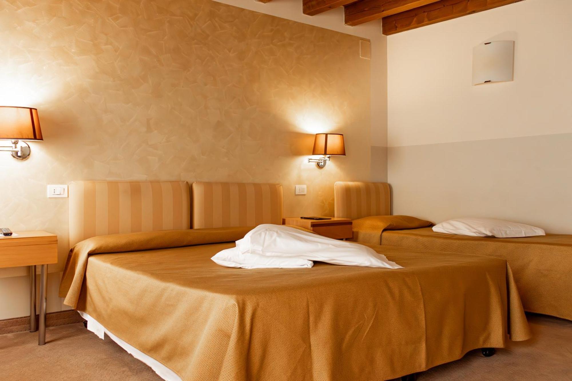 Hotel Dependance Silvestro Гарда Экстерьер фото