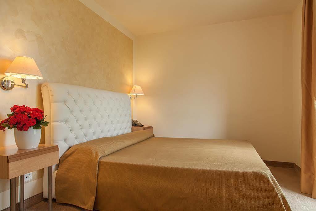 Hotel Dependance Silvestro Гарда Экстерьер фото